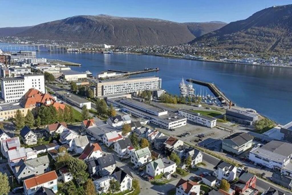In The Heart Of The Aurora Borealis - Tromso City Exteriör bild