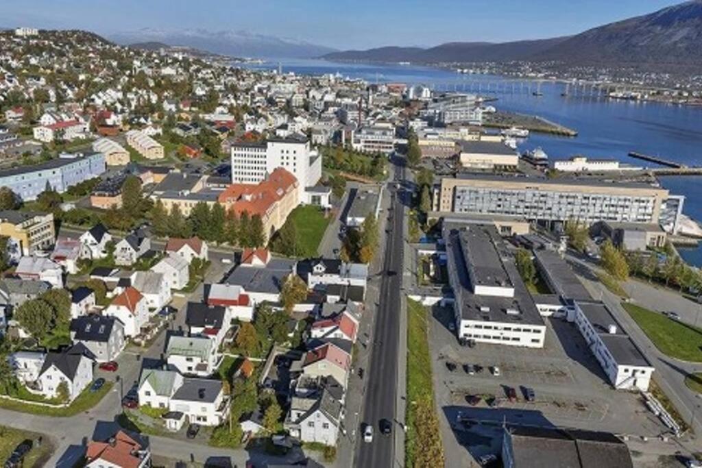 In The Heart Of The Aurora Borealis - Tromso City Exteriör bild
