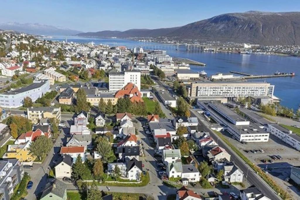 In The Heart Of The Aurora Borealis - Tromso City Exteriör bild